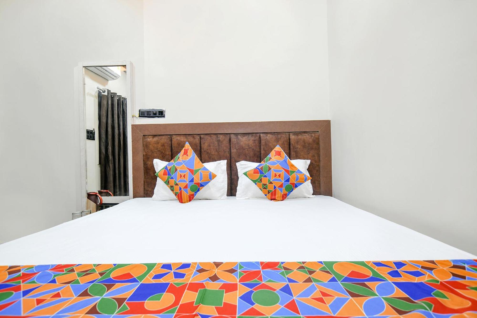 Fabhotel Shiva Grand Uddzsaín Kültér fotó