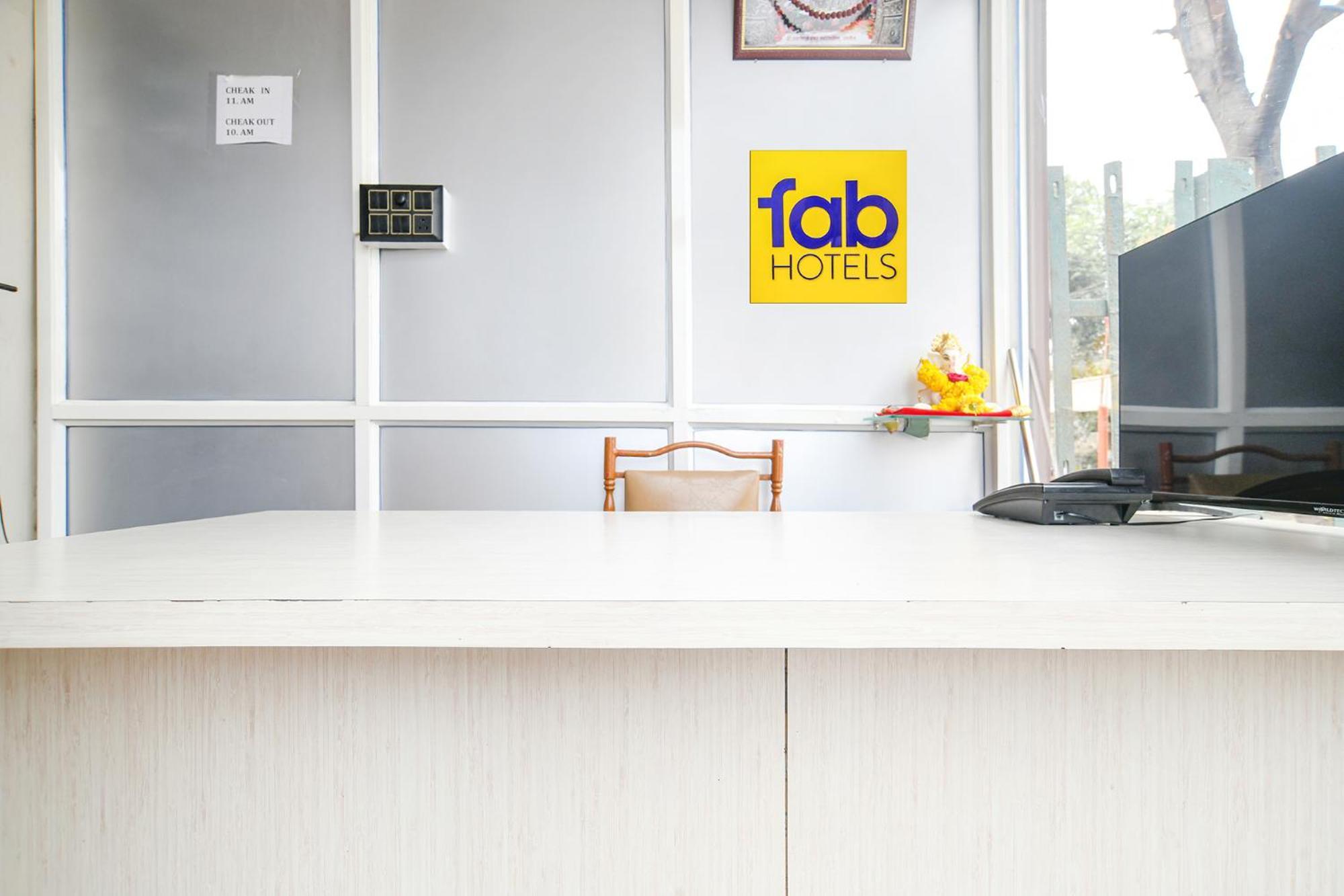 Fabhotel Shiva Grand Uddzsaín Kültér fotó