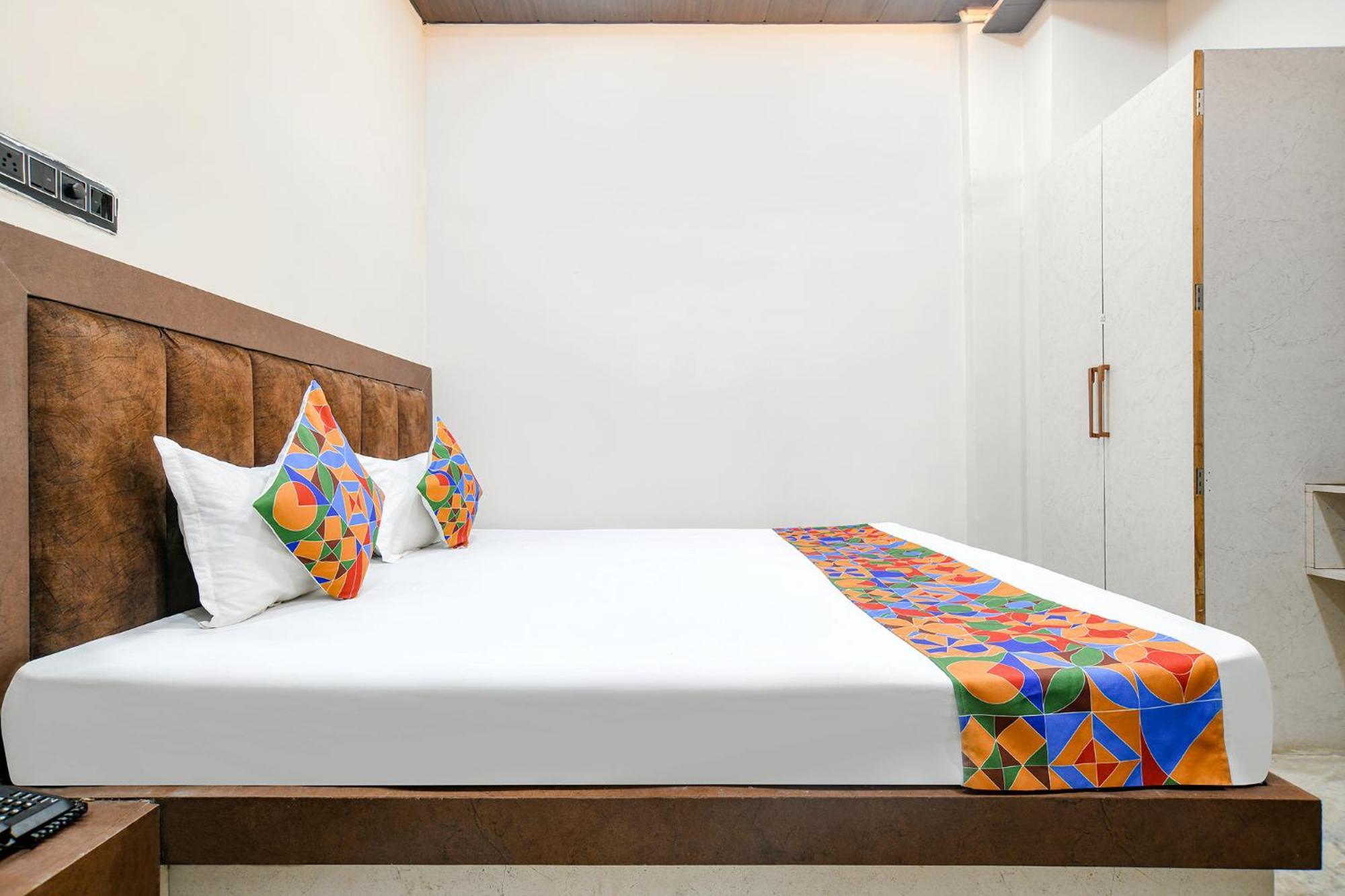 Fabhotel Shiva Grand Uddzsaín Kültér fotó